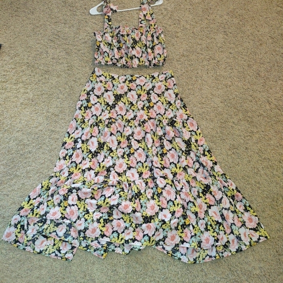 Forever 21 Floral Two-Piece Set, Size OX Would Fit Xs, Small And Med - Picture 1 of 12
